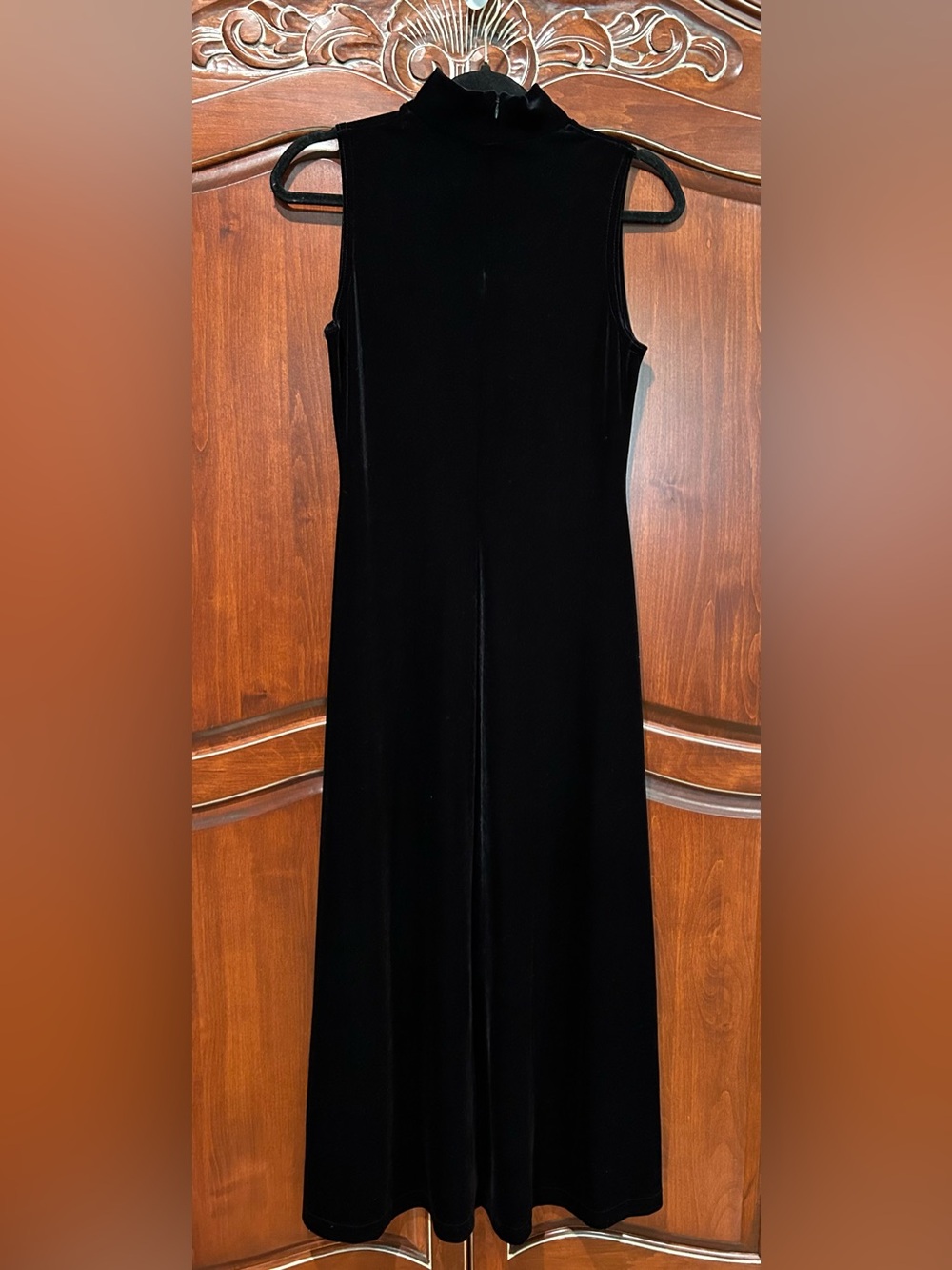 Ronni Nicole Black Velvet Tea Length Sleeveless Dress